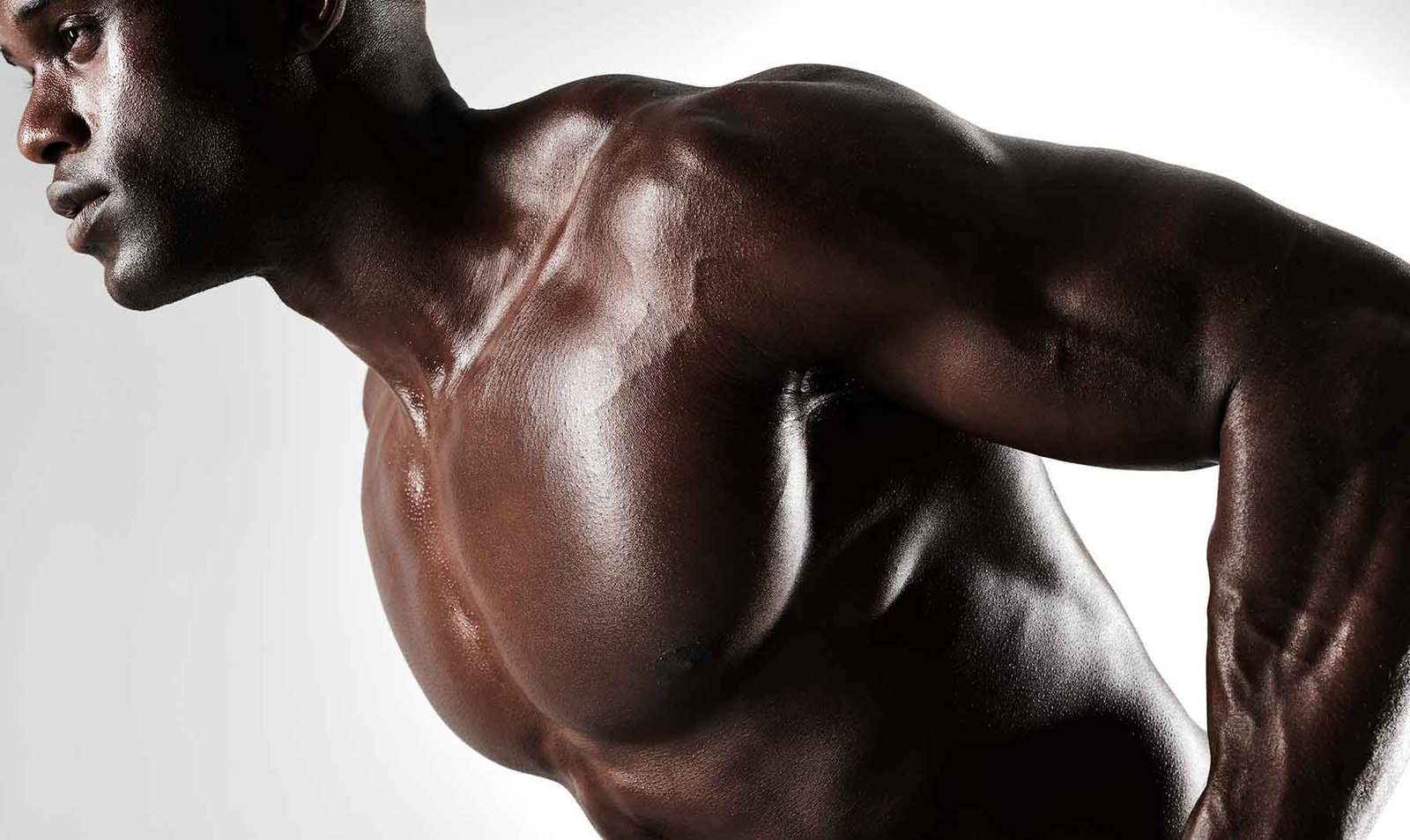 bodybuilder-with-muscular-physique-2021-08-26-19-58-27-utc-1.jpg